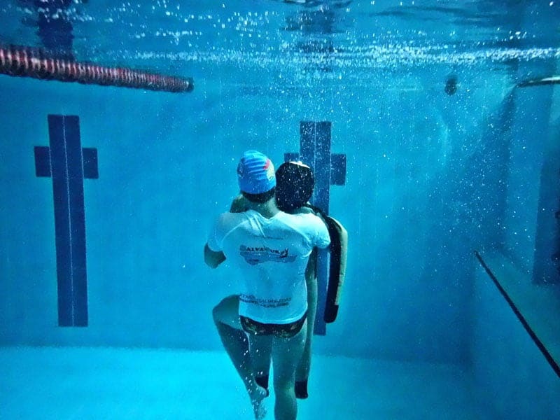 Ruth Lee Pool Rescue livredningsdukke - Bilde 4