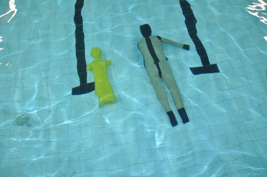 Ruth Lee Pool Rescue livredningsdukke - Bilde 7