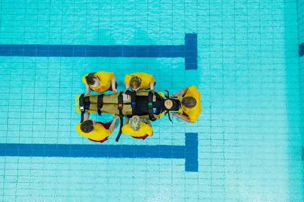 Ruth Lee Pool Rescue livredningsdukke - Bilde 2